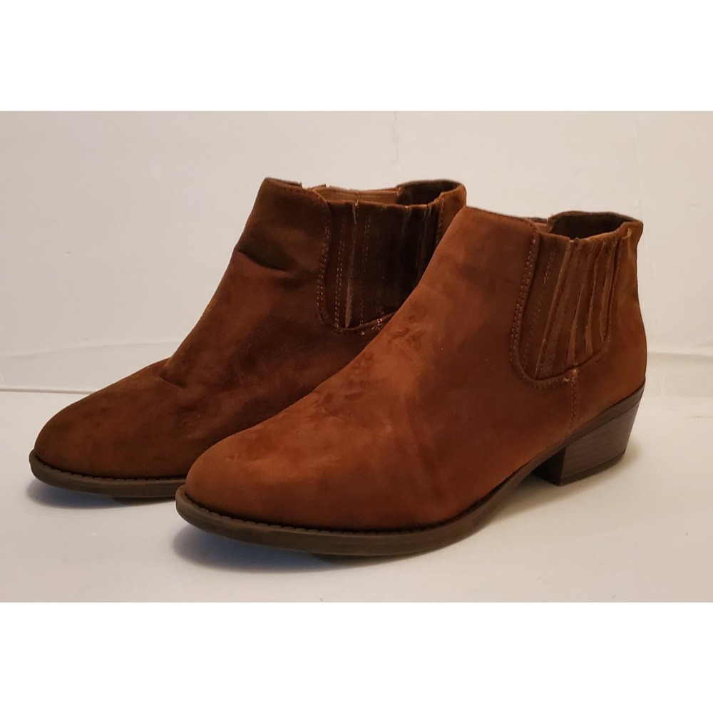 Ankle high booties size 8 brown